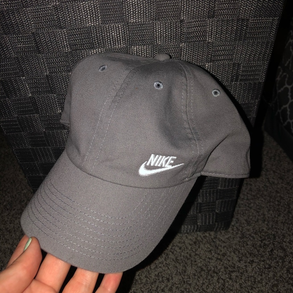 NIKE HAT NEVER WORN BRAND NEW